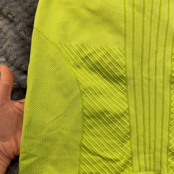Adorable great condition Nike seamless green tank - Picture 2 of 7